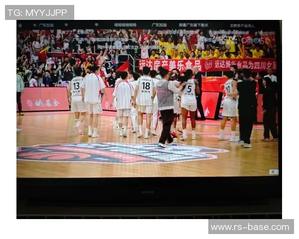 翟晓川的篮球之路：从青涩少年到职业明星的成长故事