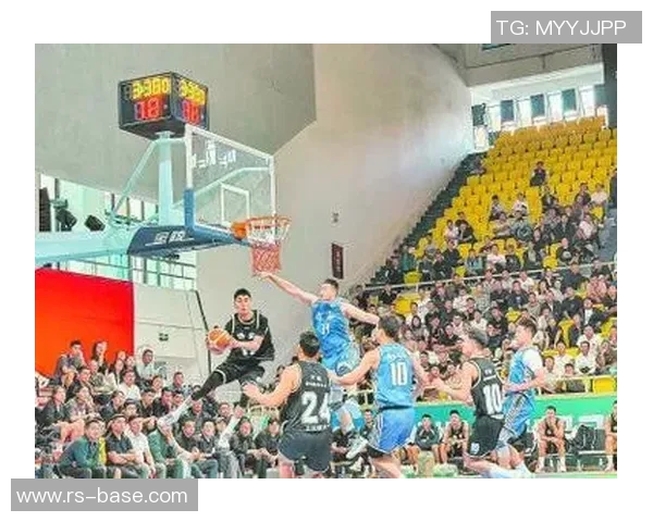 U20辽宁队与新疆队激战正酣青年篮球赛场上的精彩对决引人瞩目 U20辽宁队与新疆队激战正酣青年篮球赛场上的精彩对决引人瞩目