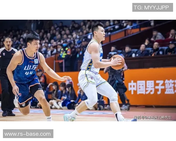 范子铭的成长之路与篮球梦想的追逐历程揭秘