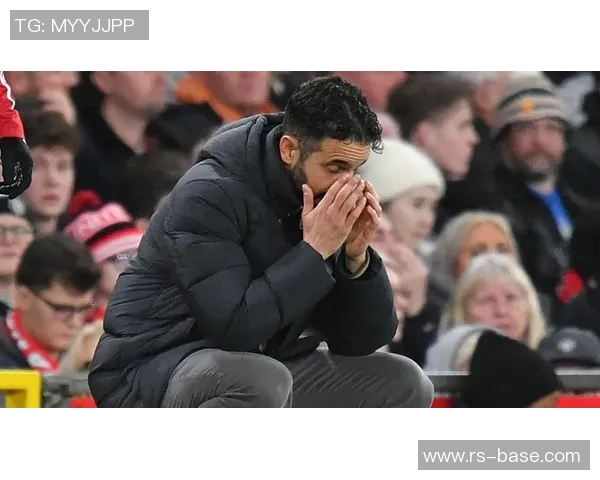 曼联宣布解雇滕哈赫!球迷不满主帅表现呼吁重新洗牌 曼联宣布解雇滕哈赫!球迷不满主帅表现呼吁重新洗牌