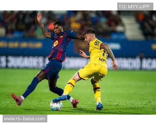 曼彻斯特联与巴塞罗那激战正酣比分揭晓精彩瞬间回顾 曼彻斯特联与巴塞罗那激战正酣比分揭晓精彩瞬间回顾