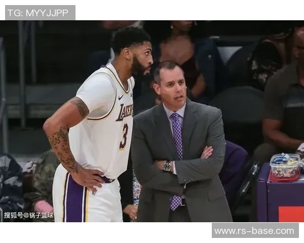 伊斯科依然依靠拐杖行走预计一个月后逐步恢复训练